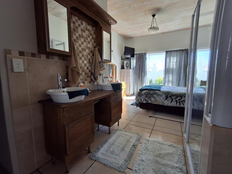 4 Bedroom Property for Sale in Golden Mile Western Cape